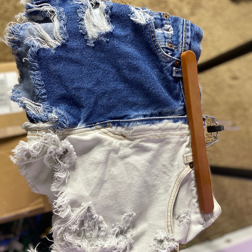 Levi’s Split bleached shorts